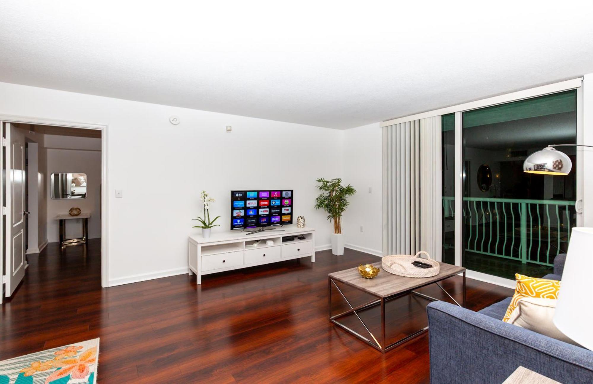 Star Yellow Brickell Apartment