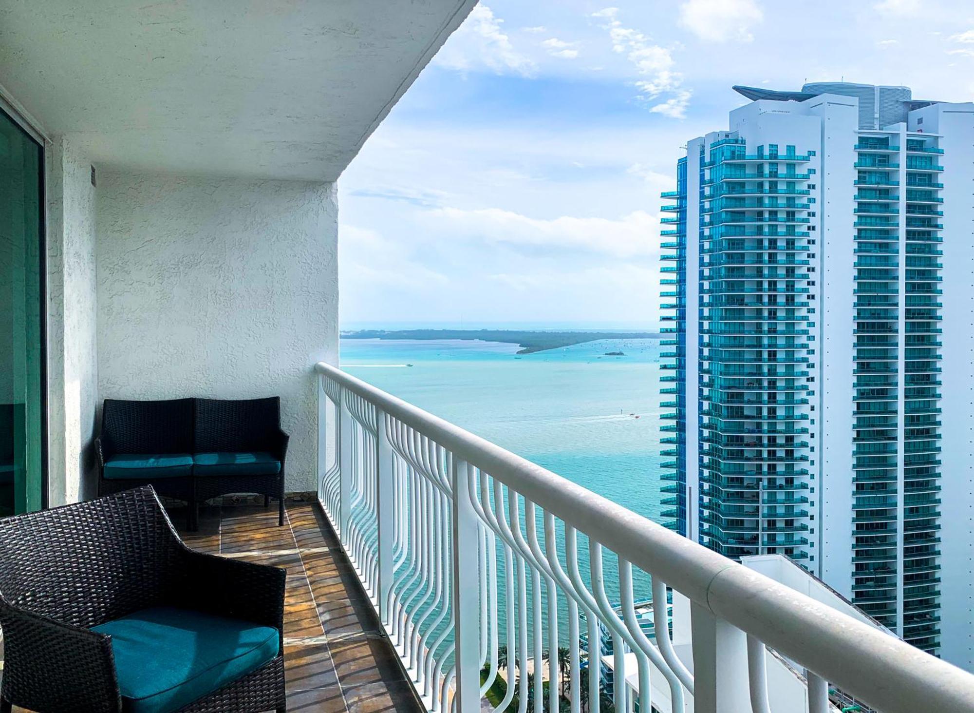 Star Yellow Brickell Miami