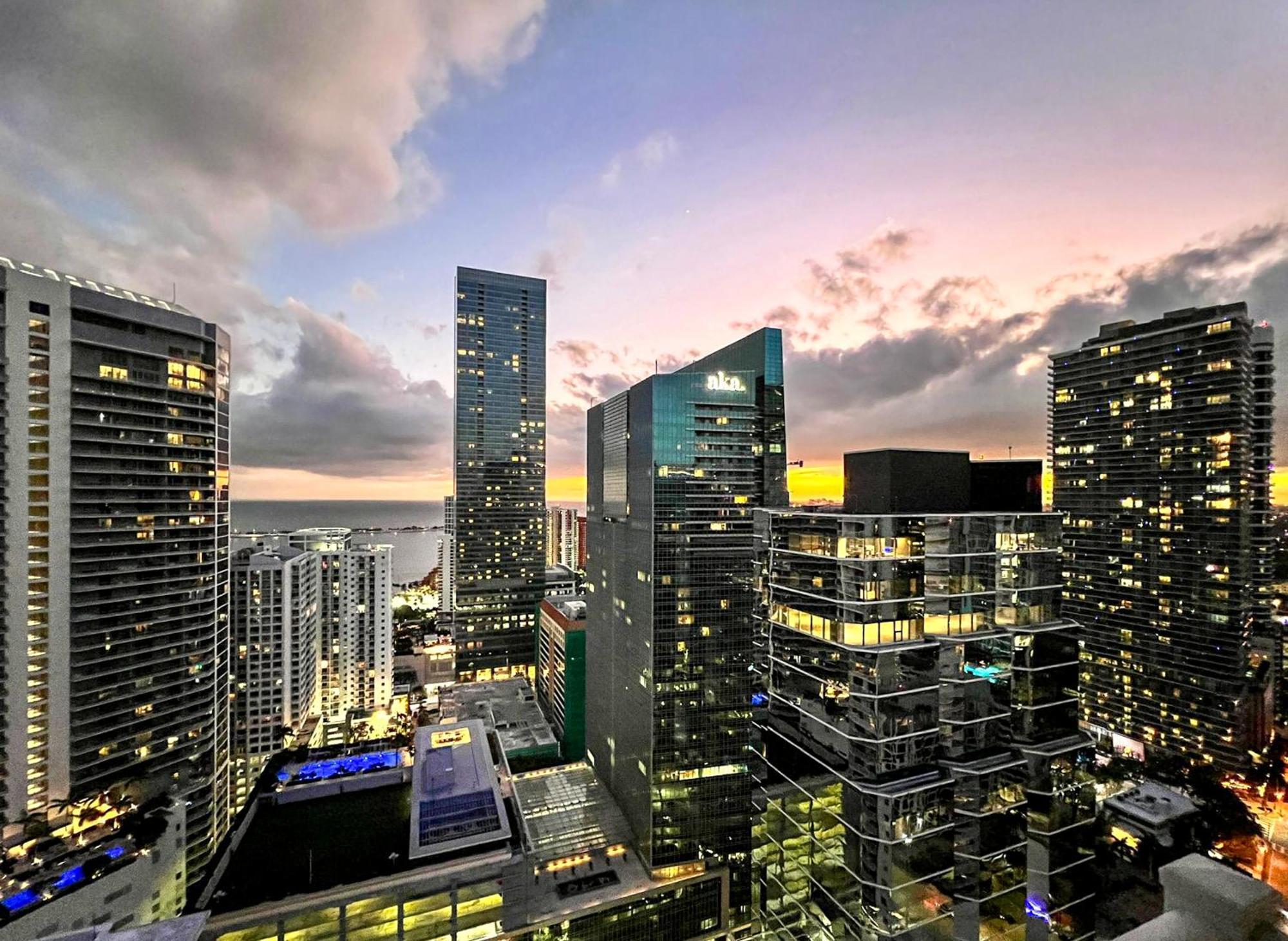 Apartment Star Yellow Brickell *
